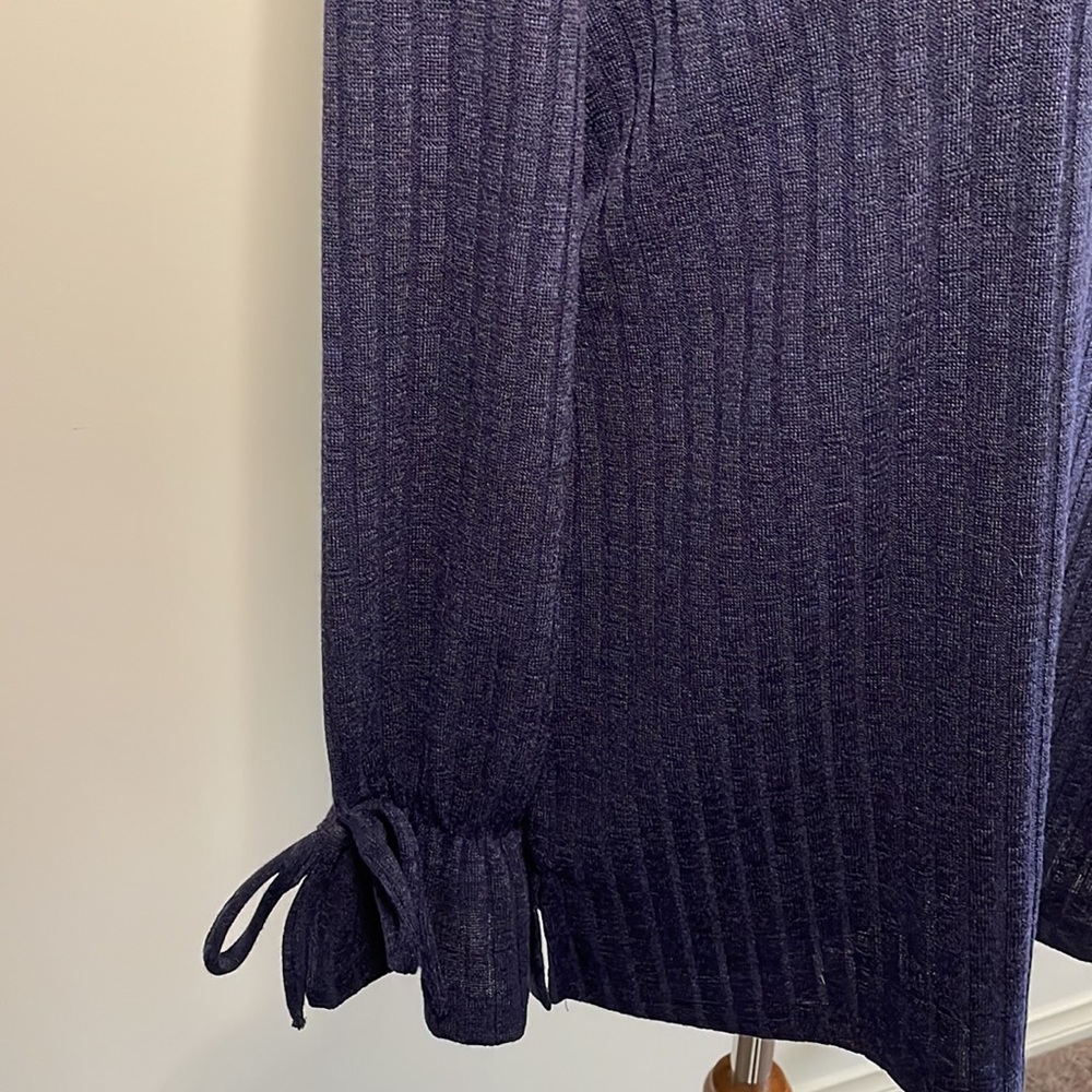 BNWT✨ NONI B mock neck skivvy in navy blue - Picture 4 of 9